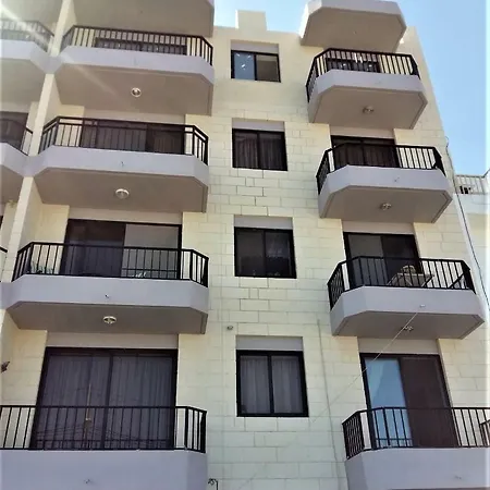 No8 @ Seabreeze Court דירה